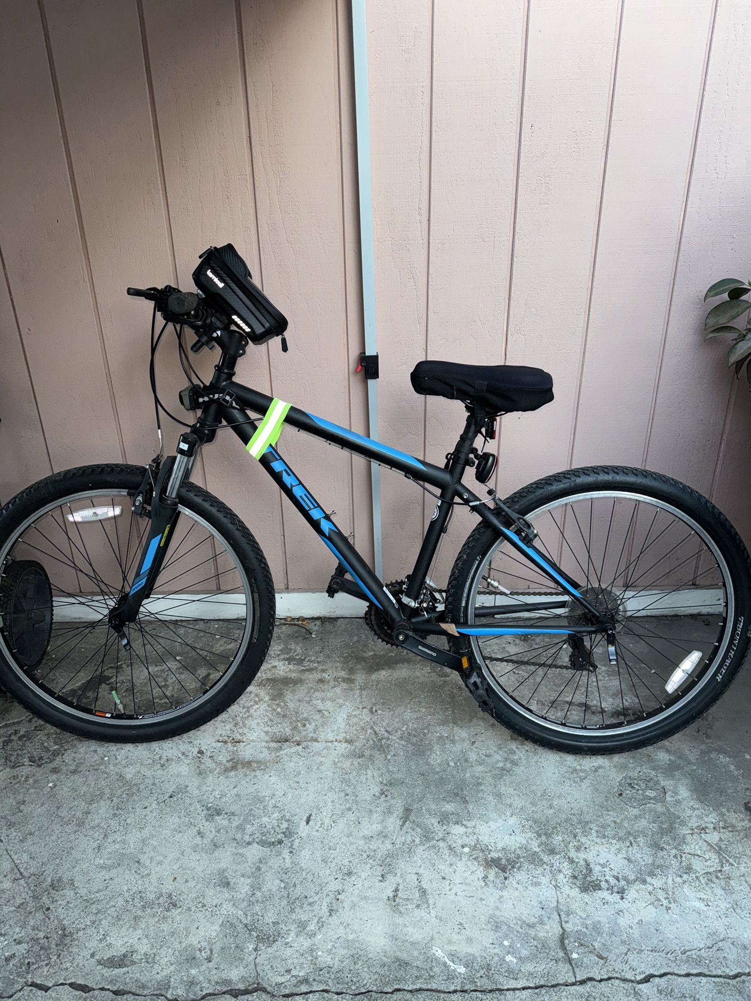 MOUNTAIN BIKE READY TO GO