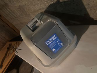 XL Enclosed Cat Litter Box