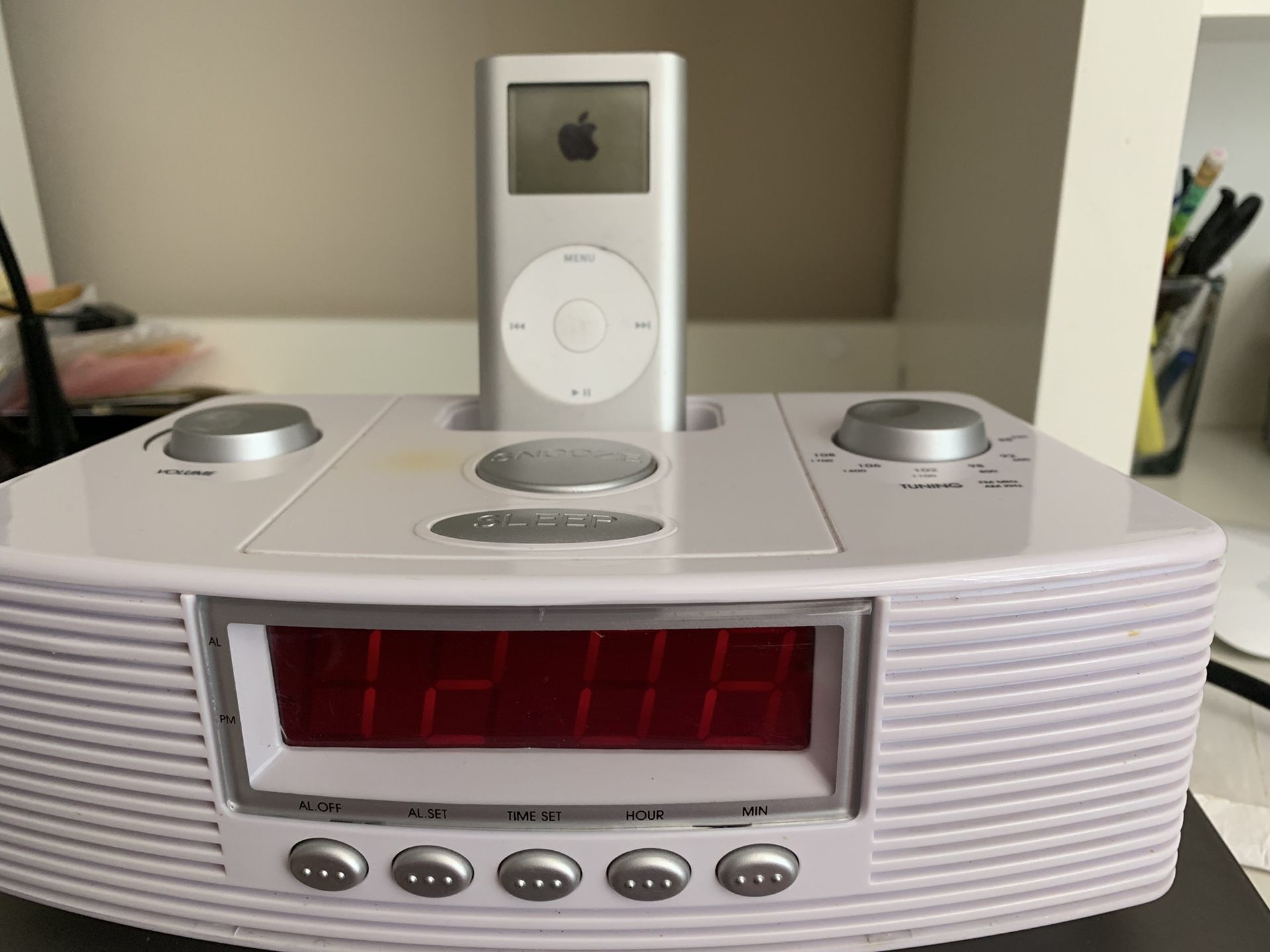 Dual Alarm Clock Radio iPod Dock