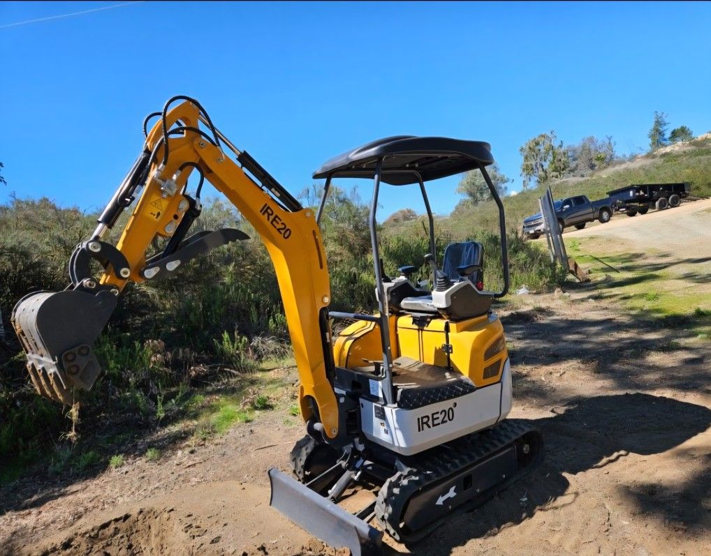 Diesel Excavator With Attachments