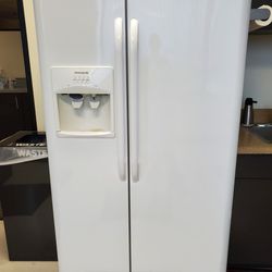 26 Cu Ft Frigidaire Refrigerator 