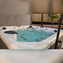 Master Spas Twilight Hot Tub, 47 Jets Seats 7 - Good – Corona, CA