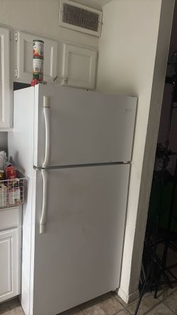 Like new refrigerator refrigerator