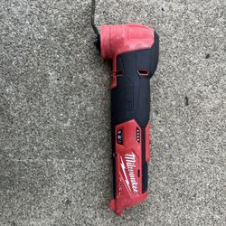 Milwaukee M12 FUEL 12V Lithium-Ion Cordless Oscillating Multi-Tool