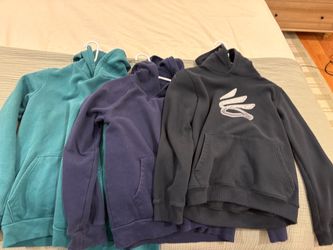 Under Armour Sweatshirts - Youth Large