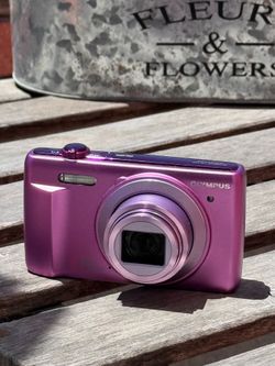 Olympus VR340 Y2K digicam