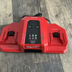 Milwaukee M18 Dual Bay Supercharger