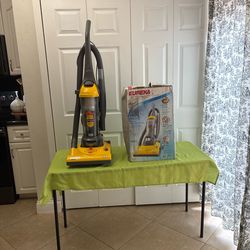 Eureka Máxima 12 Amp Vacuum Cleaner – Like New Works perfectly with strong suction Clean and ready to use Includes original box Great for home cleanin