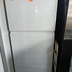 New Whirlpool Top And Bottom Refrigerator White 