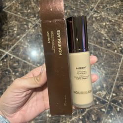 Hourglass Ambient Soft Glow Foundation