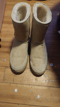 Woman Short Boots Sheepskin in Fawn size 10
