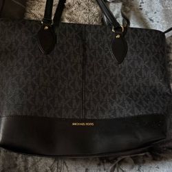 Michael Kors Big Hand Bag