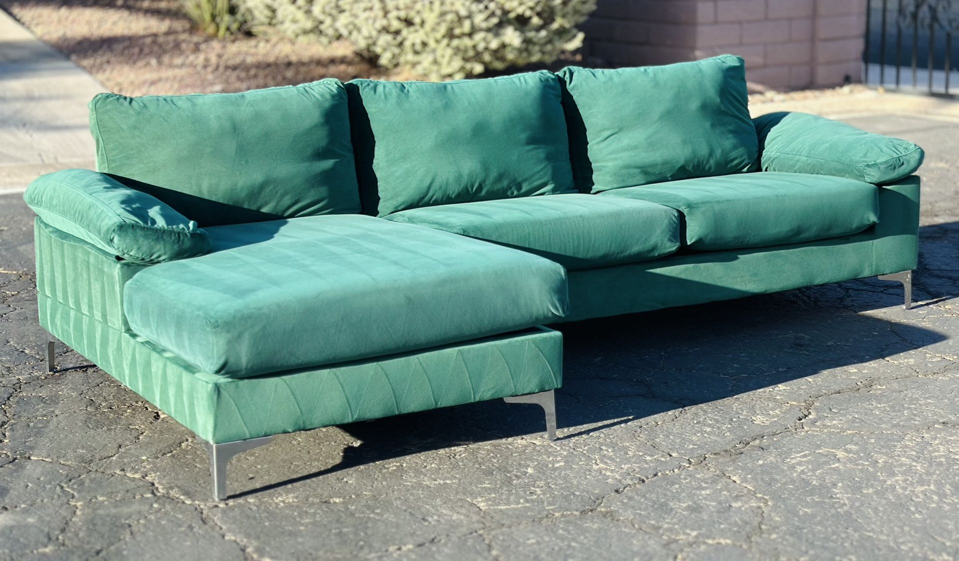 Beautiful Emerald Green Sofa Couch Sectional With Chaise (Delivery Available)