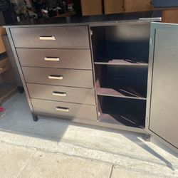 5 Drawer Dresser With Extra Storage Space 
