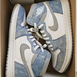 Jordan 1 Hyper Royal