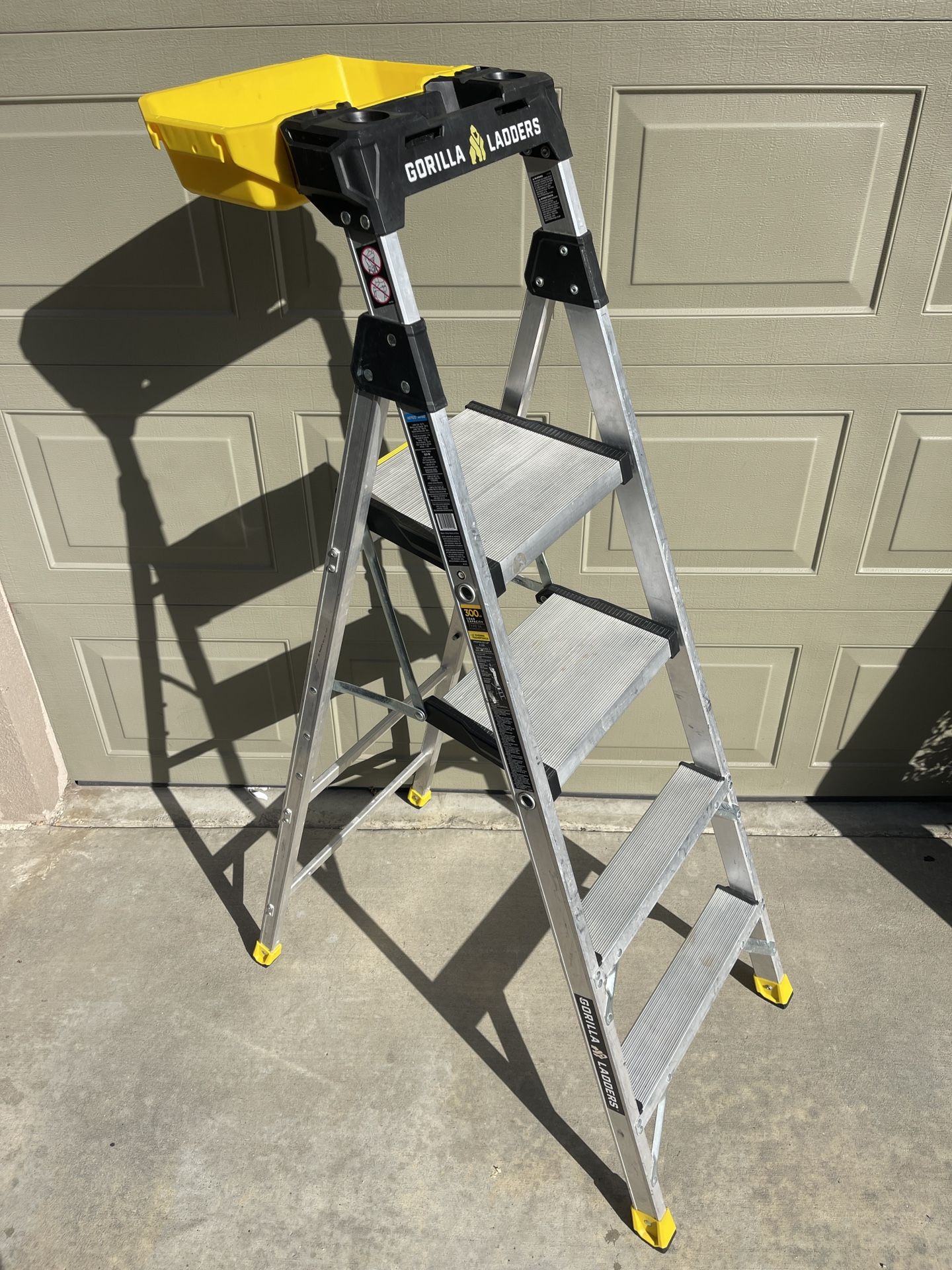 Gorilla Ladder. 5.5 ft. Aluminum Ladder