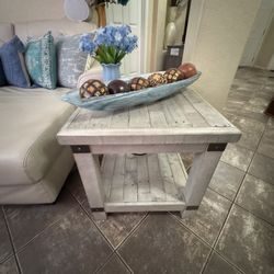 Farmhouse End Table In Excellent Condition With Outlet 