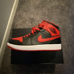 Jordan 1 Bred mid