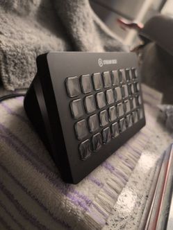 Elgato Stream Deck XL Advanced Studio Controller, 32 Macro Keys, Trigger Actions