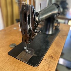 1921 Singer 31-15 Industrial Sewing Machine 