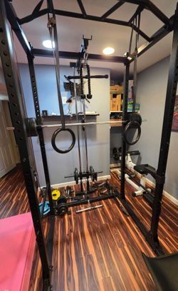 Power cage rack with pulleys