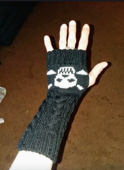 Skull fingerless gloves