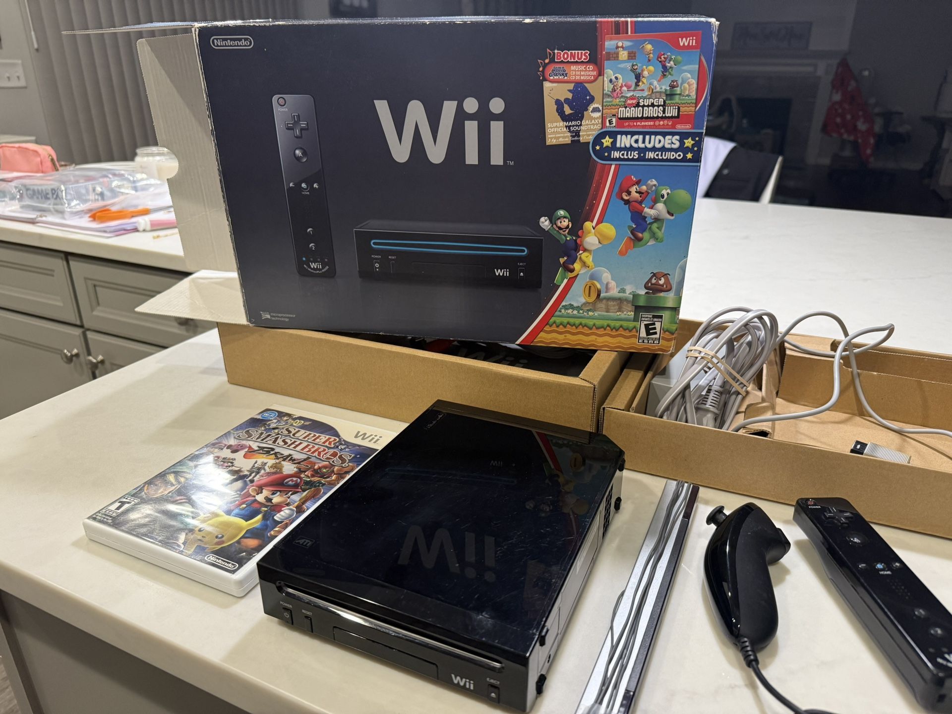 Nintendo Wii, Black Wii Holiday Bundle, Super Mario