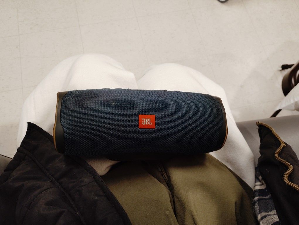 J:B:L: Loud Bass Intercooler Bluetooth Speaker 🔊 Paid New $149.99 Only Want 70$$$