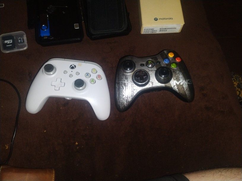 2 Xbox Controllers 1 Wired And 1 Limited Edition Battery Operated