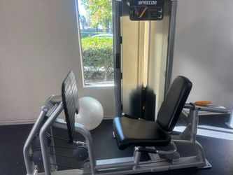 🏋️ **Precor Leg Press / Calf Raise – Great Condition (Delivery Included)