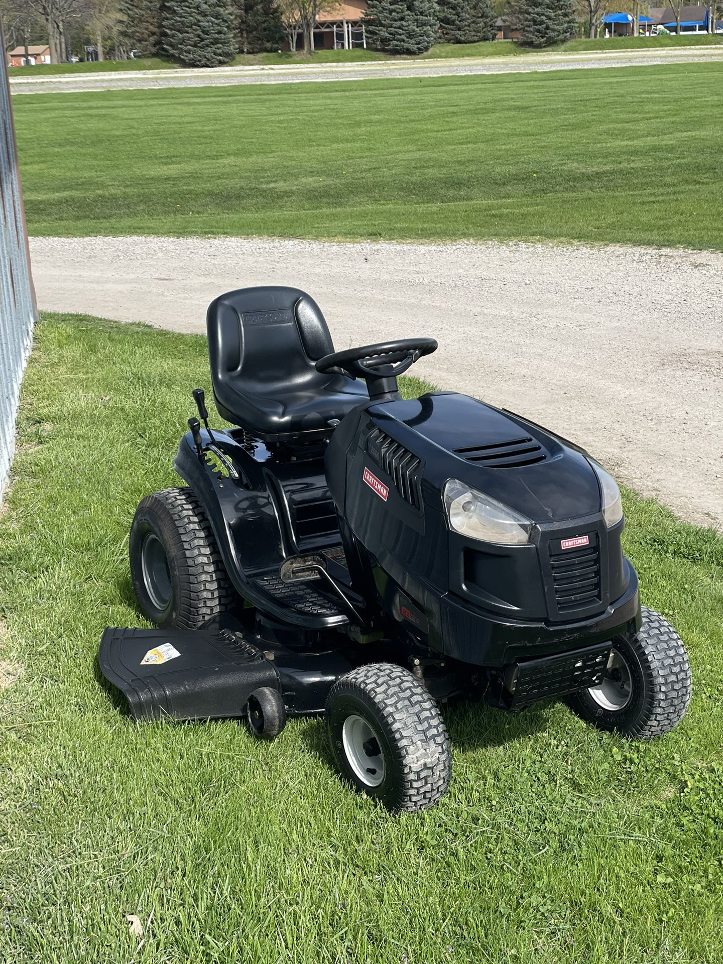 LT2000 Lawn tractor