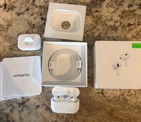 AirPods Pro (2nd generation) with MagSafe Charging Case (USB-C)