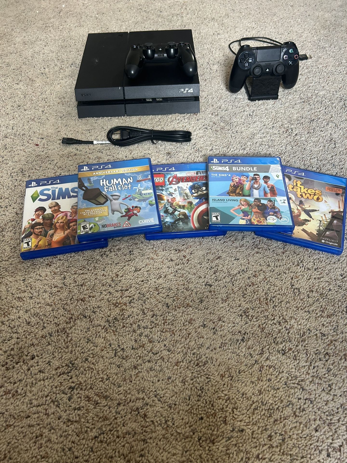 For Sale: PlayStation 4 Bundle – Great Condition! 🎮