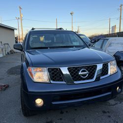 Nissan Pathfinder  2006 4x4. SE     Blue  Truck 