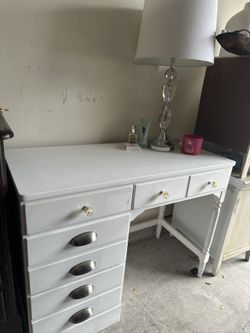 Desk/vanity