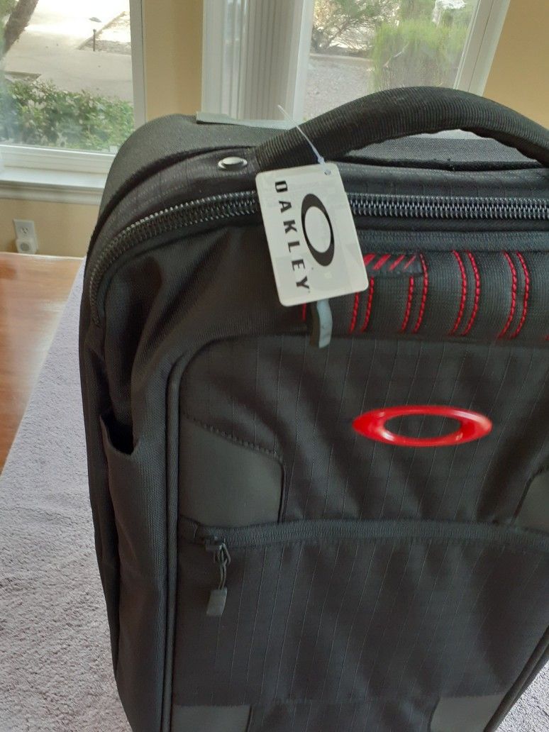 Brand New Oakley Long Wkend Carry On