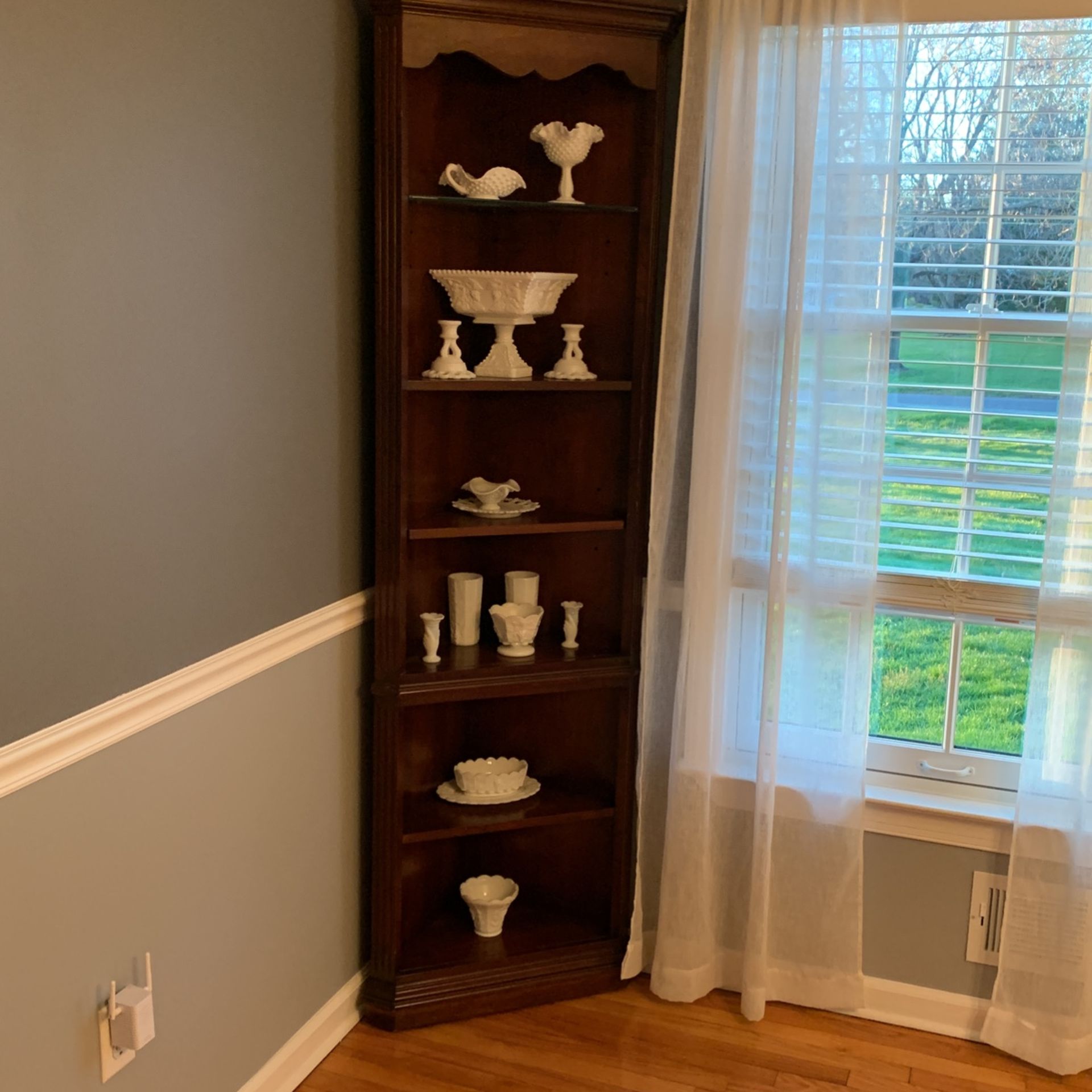 2 Corner Shelves 