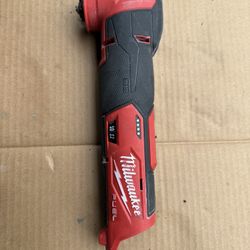 Milwaukee Multi Tool M12 FUEL 