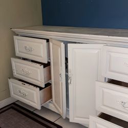 Dresser With Stand 