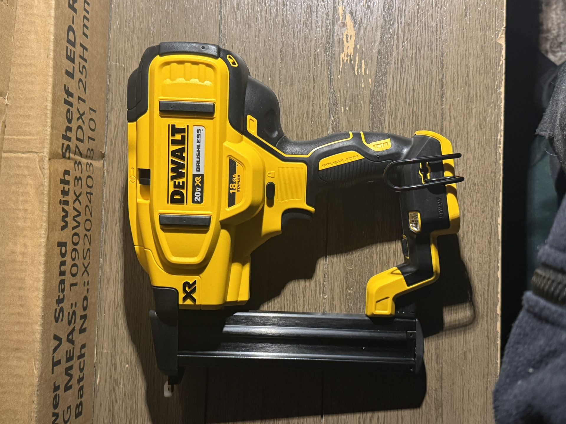 Dewalt 18guage Crown Stapler