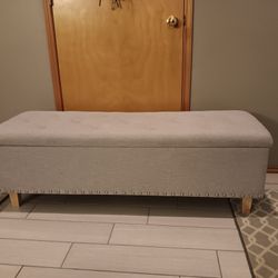 Like New Ottoman/Storage Bench in Light Grey