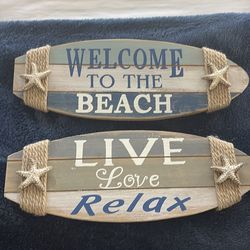 2 small beach signs wooden
