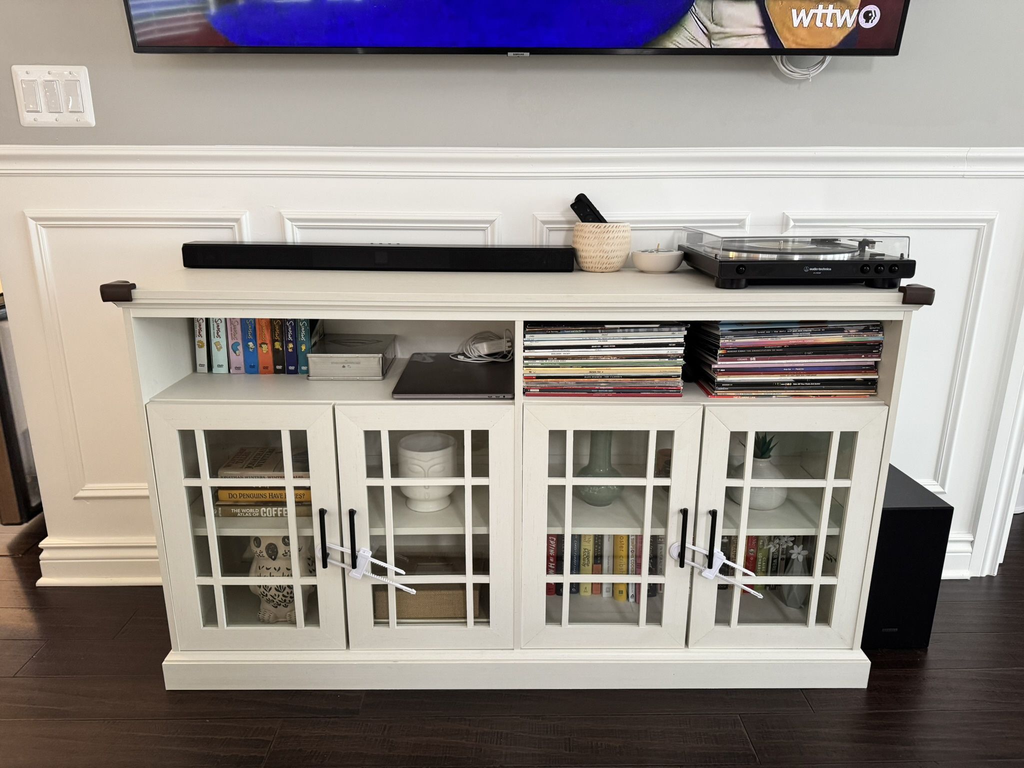 Entertainment Center / TV Stand Cabinet (great condition)