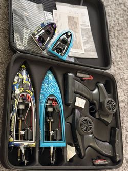 RC Boat Set with Carrying Case