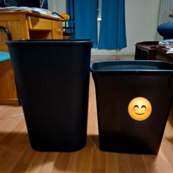 TRASH CAN VERY GOOD CONDITION/ Basureros Excelente Condición 