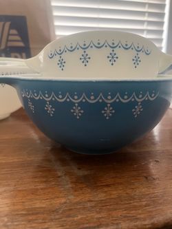 4 Pyrex Nesting Bowls