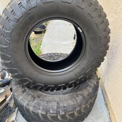 35x12.50R17 