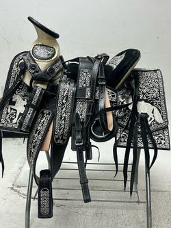 Monturas charra para caballos 100% piel de la mejor calidad y con excelentes diseños  Con todos sus accesorios incluidos  + cincho  + cabezada o corre