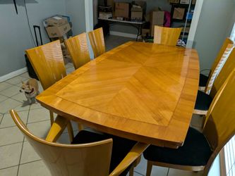 Italian-made Excelsior Designs Stunning High-Gloss Dining Set (Table & 8 Chairs)**