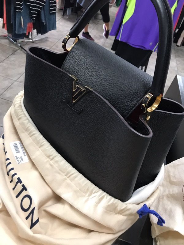 LOUIS VUITTON SMALL crossbody for Sale in Whittier, CA - OfferUp